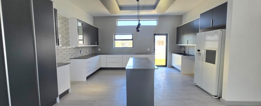 5 Bedroom Property for Sale in Kleinbaai Western Cape